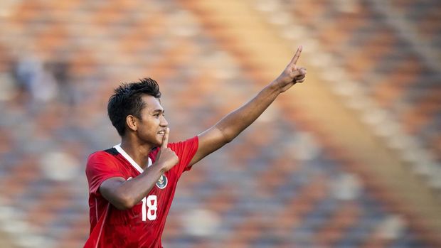 Pemain Timnas Indonesia U-22 Titan Agung Bagus merayakan gol usai membobol gawang Timnas Myanmar saat pertandingan Grup A Sepak Bola SEA Games 2023 di National Olympic Stadium, Phnom Penh, Kamboja, Kamis (4/5/2023). Timnas Indonesia U-22 menang atas Myanmar dengan skor 5-0. ANTARA FOTO/M Agung Rajasa/rwa.