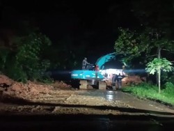 Tertimbun Longsor, Akses Cianjur-Jonggol Terputus Sementara