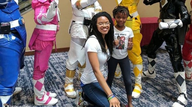 Jazmin Truesdale dan penggemar Aza Universe/Foto: Instagram.com/azacomics Minimnya Keragaman, Perempuan Ini Luncurkan Seri Komik Pahlawan Perempuan