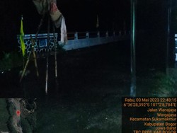 Jembatan Penghubung 2 Desa di Bogor Ambles Usai Diguyur Hujan Deras