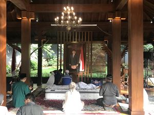 Jenazah M Taufik Disemayamkan di Rumah Duka di Pondok Rangon Pagi Ini Jenazah M Taufik Disemayamkan di Rumah Duka di Pondok Rangon Pagi Ini