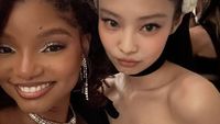 7 Foto Jennie BLACKPINK Eksis di MET Gala, Temu Song Hye Kyo Hingga Usher