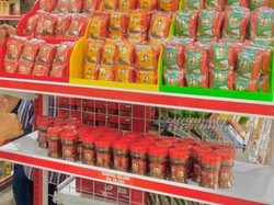 Juragan Sambal Bu Rudy Jadi Food Vlogger, Netizen Puji Keramahannya