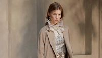 10 Koleksi Ralph Lauren Fall/Winter 2023, Busana Gaya Amerika Klasik