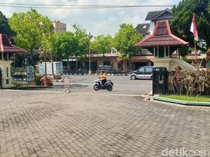Banyak Warga Keblasuk di Kompleks Gedung DPRD Klaten, Kok Bisa?