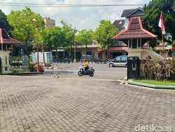 Banyak Warga Keblasuk di Kompleks Gedung DPRD Klaten, Kok Bisa?