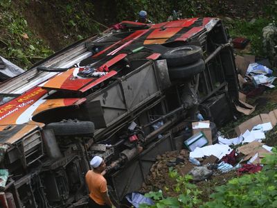 Potret Bus Santri yang Masuk Jurang di Parimo Sulteng, 3 Orang Tewas