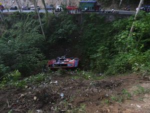 Pesantren Gontor Luruskan Bus Masuk Jurang Parimo Bawa 29 Guru, Bukan Santri