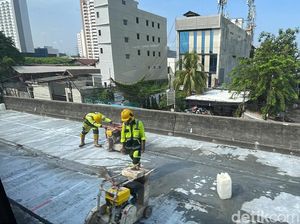 Warga Ngeluh Pengecoran Flyover Pesing Jakbar Dilakukan Saat Jam Sibuk