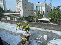 Warga Ngeluh Pengecoran Flyover Pesing Jakbar Dilakukan Saat Jam Sibuk
