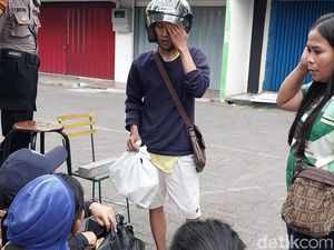 Kesedihan Pedagang Malang Plaza Melihat Barang-Barangnya Tak Terselamatkan Kesedihan Pedagang Malang Plaza Melihat Barang-Barangnya Tak Terselamatkan