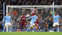 Man City menambah gol di menit ke-85 lewat sepakan Phil Foden. Tak ada gol tambahan di sisa waktu. Man City menuntaskannya dengan kemenangan 3-0 atas West Ham. REUTERS/Carl Recine