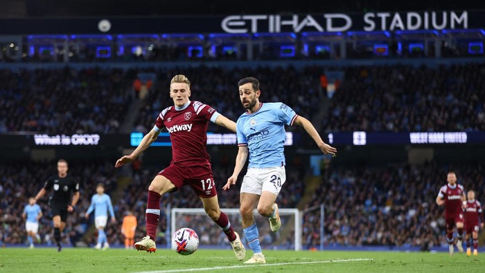Soccer Football - Premier League - Manchester City v West Ham United - Etihad Stadium, Manchester, Britain - May 3, 2023 Manchester City's Bernardo Silva in action with West Ham United's Flynn Downes REUTERS/Carl Recine EDITORIAL USE ONLY. No use with unauthorized audio, video, data, fixture lists, club/league logos or 'live' services. Online in-match use limited to 75 images, no video emulation. No use in betting, games or single club /league/player publications.  Please contact your account representative for further details.