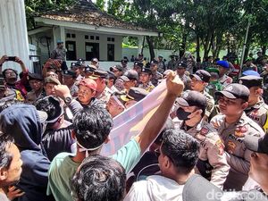 Massa di Sukabumi Minta APBD yang Digerogoti Tikus Diusut