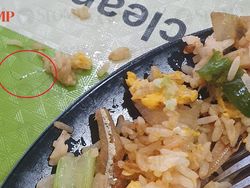 Beli Nasi Goreng Rp 50 Ribuan, Pria Ini Geram Temukan Kawat Kecil