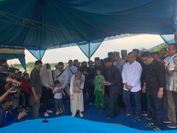 Isak Tangis Keluarga Iringi Pemakaman M Taufik