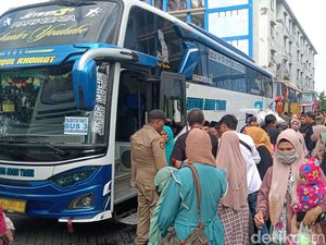 265 Pengungsi Syiah Kembali ke Kampung Halaman di Sampang 265 Pengungsi Syiah Kembali ke Kampung Halaman di Sampang