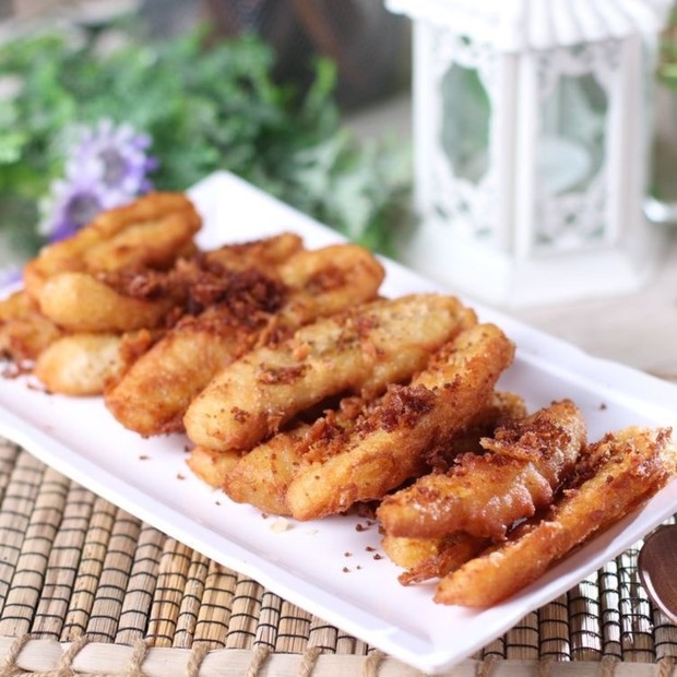Pisang goreng merupakan camilan khas Indonesia yang terbuat dari pisang