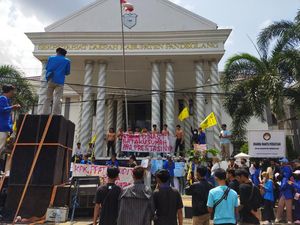 PMII Kritik Bupati Pandeglang: Pendidikan Tak Merata-Pembangunan Lambat! PMII Kritik Bupati Pandeglang: Pendidikan Tak Merata-Pembangunan Lambat!