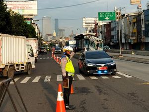 Urai Macet di Tol Dalam Kota, Polisi Berlakukan Contraflow di TL Tomang Urai Macet di Tol Dalam Kota, Polisi Berlakukan Contraflow di TL Tomang