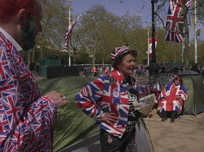 Potret Fans Garis Keras Kerajaan Inggris Jelang Penobatan Raja Charles