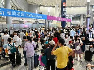 Potret Stasiun Hong Kong yang Dipenuhi Turis China Usai Liburan May day