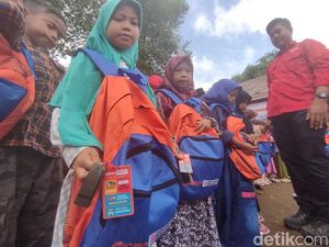 Ribuan Siswa Cianjur Dibekali Tas Siaga Gempa dan Pencegah Kriminal Ribuan Siswa Cianjur Dibekali Tas Siaga Gempa dan Pencegah Kriminal