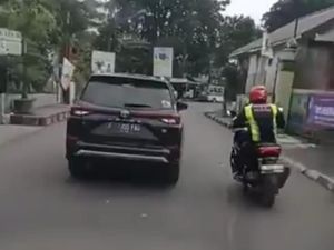 Viral Ambulans Dihalang-halangi Mobil di Kota Bogor, Polisi Turun Tangan Viral Ambulans Dihalang-halangi Mobil di Kota Bogor, Polisi Turun Tangan