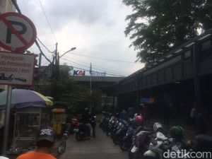 KRL Bogor-Jakarta Kota Tersendat dan Ngaret, Penumpang Beralih ke Ojol