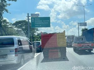 Truk Mogok Jelang Exit Tol Waru Sudah Dievakuasi, Lalin Kembali Lancar Truk Mogok Jelang Exit Tol Waru Sudah Dievakuasi, Lalin Kembali Lancar