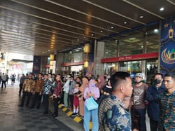 Antusias Warga saat Jokowi ke Pasar Tanah Abang: Mau Salaman dan Foto