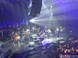 Air Mata Personel Kahitna Saat Pertama Kali Tampil Tanpa Sosok Carlo Saba