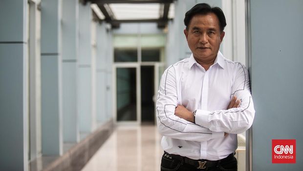 Yusril Ihza Mahendra saat melakukan wawancara  What The Fact! Politics dengan tim redaksi CNN Indonesia.