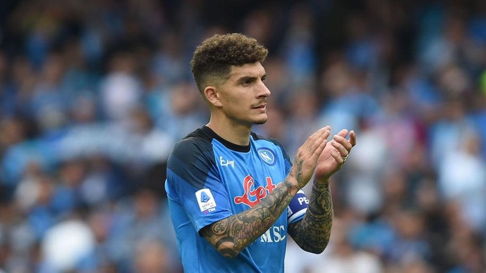 Giovanni Di Lorenzo of SSC Napoli applauds fans at the end of the Serie A TIM match between SSC Napoli and US Salernitana at Stadio Diego Armando Maradona Naples Italy on 30 April 2023. (Photo by Franco Romano/NurPhoto via Getty Images)