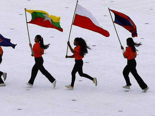 Momen Bendera Indonesia Terbalik di Pembukaan SEA Games 2023