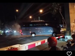 Viral Dua Bus TNI AL Terobos Perlintasan KA Tanpa Palang, KAI: Sudah Ada Rambu