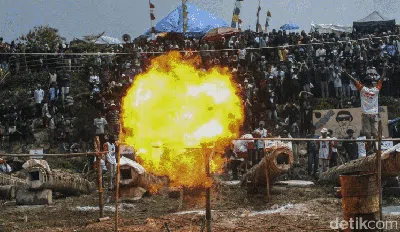 Begini Adu Meriam di Pesta Rakyat Kuluwung Sunda