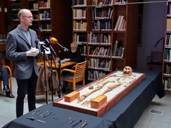 Kisah Dokter Abad Pertama, Diduga Lewati Perbatasan Demi Sembuhkan Pasien