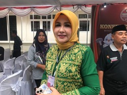 Evi Apita Maya Si Caleg Foto Kelewat Cantik Kembali Mendaftar DPD
