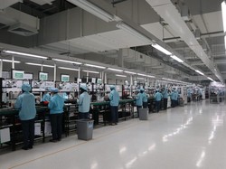 Intip Pembuatan Oppo Find N2 Flip Buatan Pabrik Indonesia