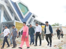 Gubernur Riau Minta Proyek Payung Elektrik Masjid An-Nur Pekanbaru Diaudit