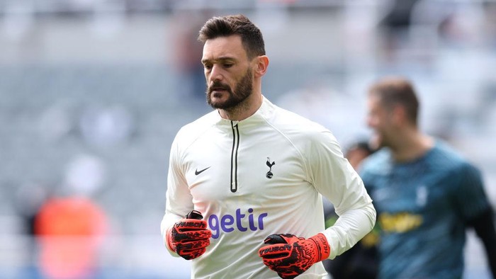 NEWCASTLE UPON TYNE, ENGLAND - APRIL 23: Hugo Lloris of Tottenham Hotspur warms up prior to the Premier League match between Newcastle United and Tottenham Hotspur at St. James Park on April 23, 2023 in Newcastle upon Tyne, England. (Photo by Tottenham Hotspur FC/Tottenham Hotspur FC via Getty Images)