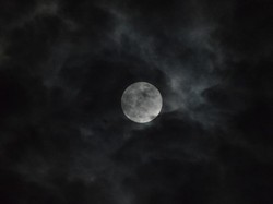 Jam Berapa Puncak Gerhana Bulan Penumbra 5-6 Mei? Cek Jadwalnya