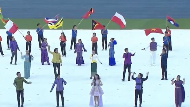 Insiden Bendera Indonesia Terbalik di SEA Games 2023 Insiden bendera Indonesia terbalik di pra upacara pembukaan SEA Games 2023.