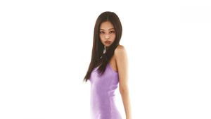 8 Gaya Seksi Jennie BLACKPINK Rilis Koleksi Capsule dengan Calvin Klein