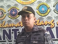 2 Bus TNI AL Terobos Pelintasan KA di Malang Angkut Calon Siswa