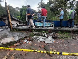 Polisi Olah TKP Rumah Terbakar yang Tewaskan 2 Balita di Sumedang