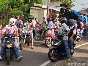 Kelulusan Diumumkan Online, Pelajar di Klaten Tetap Konvoi Motor Kelulusan Diumumkan Online, Pelajar di Klaten Tetap Konvoi Motor