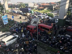 Lampu Merah di Perempatan Jl Hamengkubuwono Cakung Mati, Lalin Macet