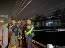 Petugas Pemeriksa Jembatan Hilang Terbawa Arus Sungai di Sukabumi